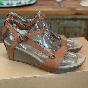Teva Leather Wedge Sandals Sz 9.5